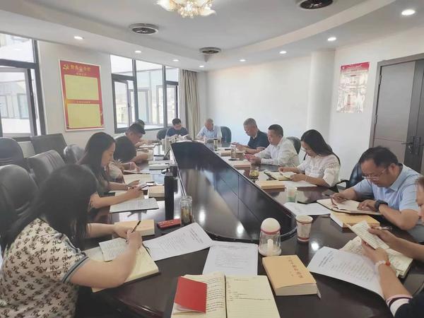 21日上午中心组学习2.jpg